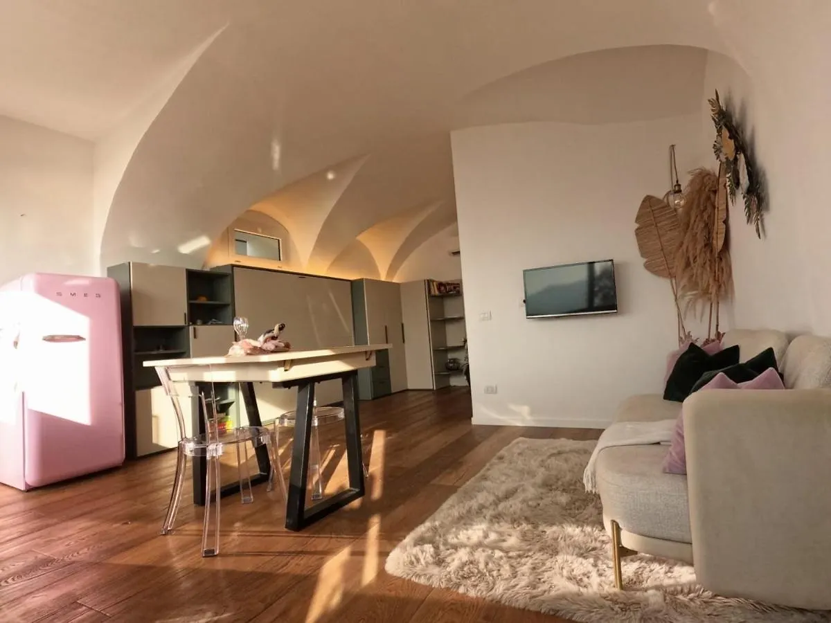 Gioiello Sul Lago D'Iseo Sale Marasino 0*,  Italien